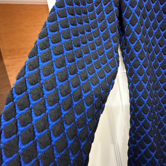 Taylor Maternity Dress for A Pea in the Pod Blue and Black midi with sleeves - Picture 4 of 8